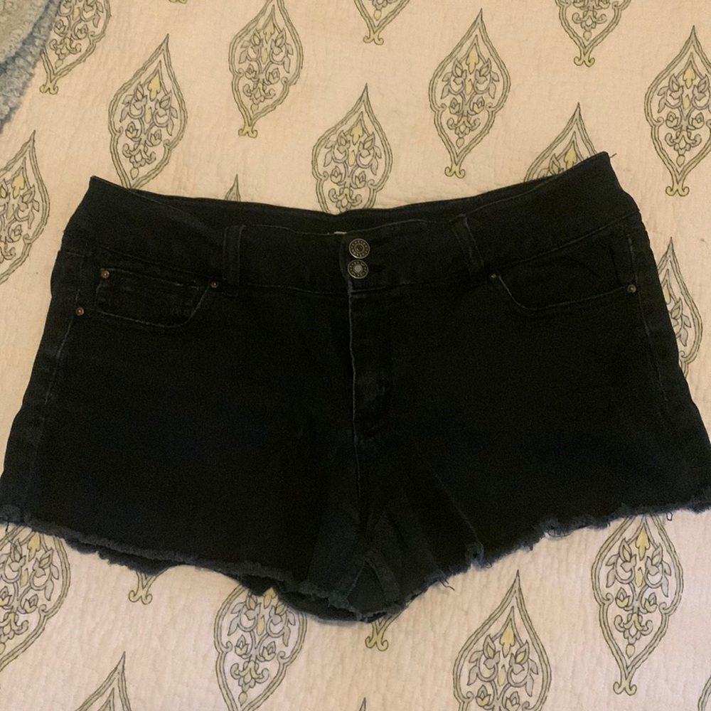 Refuge black cutoff shorts